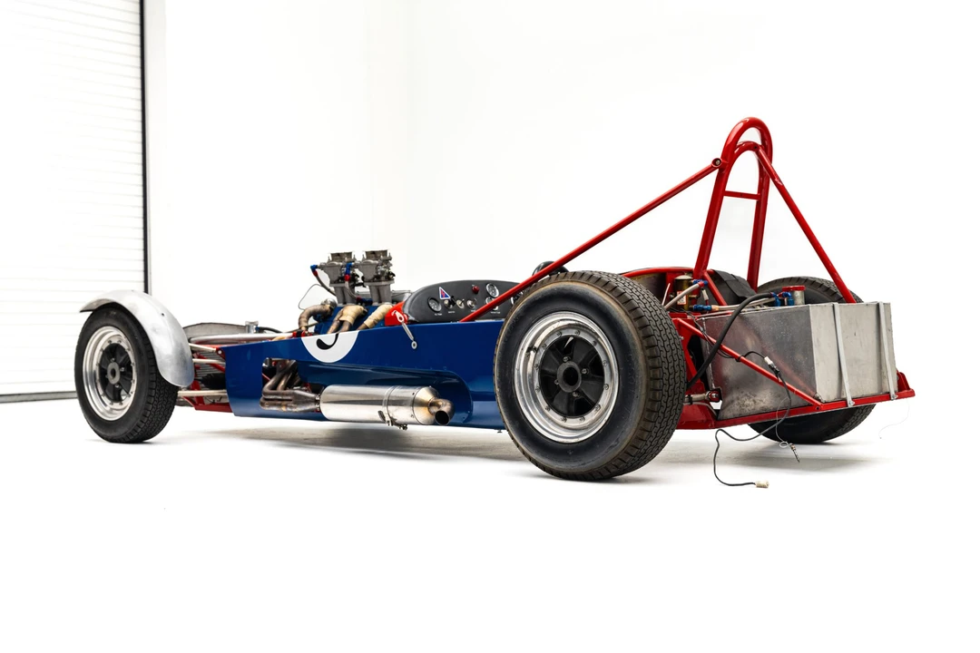 1966 Chevron - Image 18 of 31
