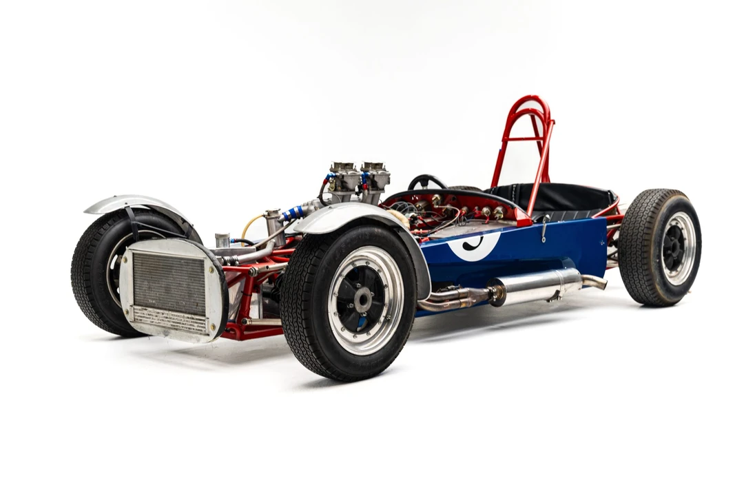 1966 Chevron - Image 17 of 31