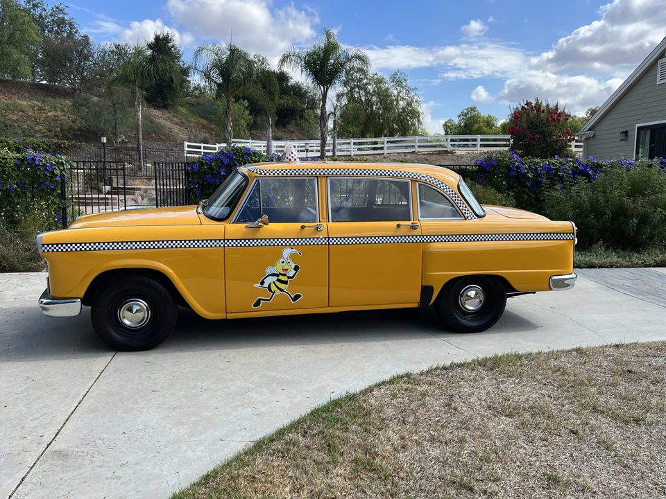 1969 Checker - Image 4 of 31