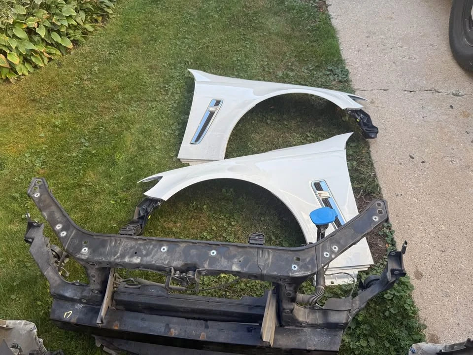 Parts & Memorabilia Bodywork - Image 2 of 3