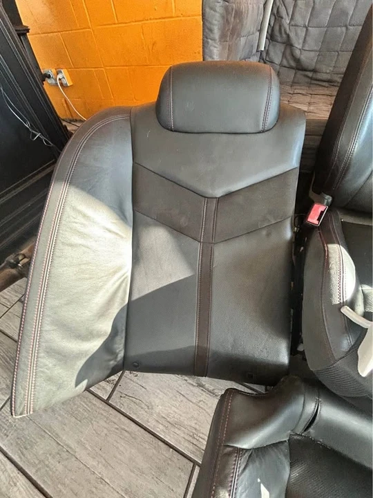 Parts & Memorabilia Seats & Interior - Image 3 of 4