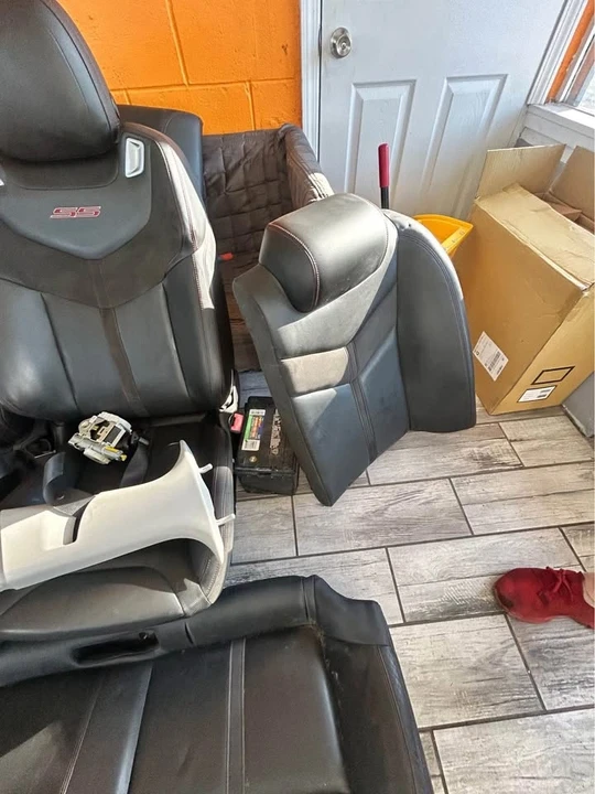 Parts & Memorabilia Seats & Interior - Image 4 of 4