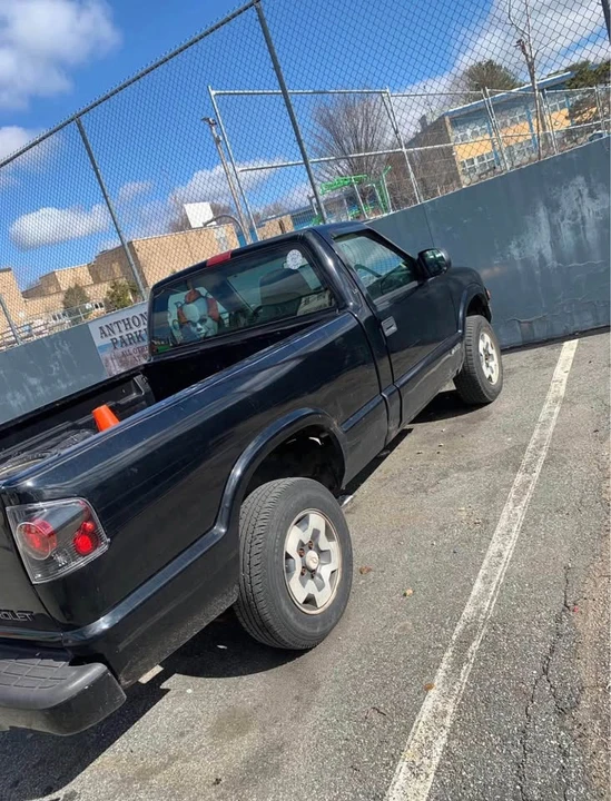 2000 Chevrolet S-10 - Image 2 of 7
