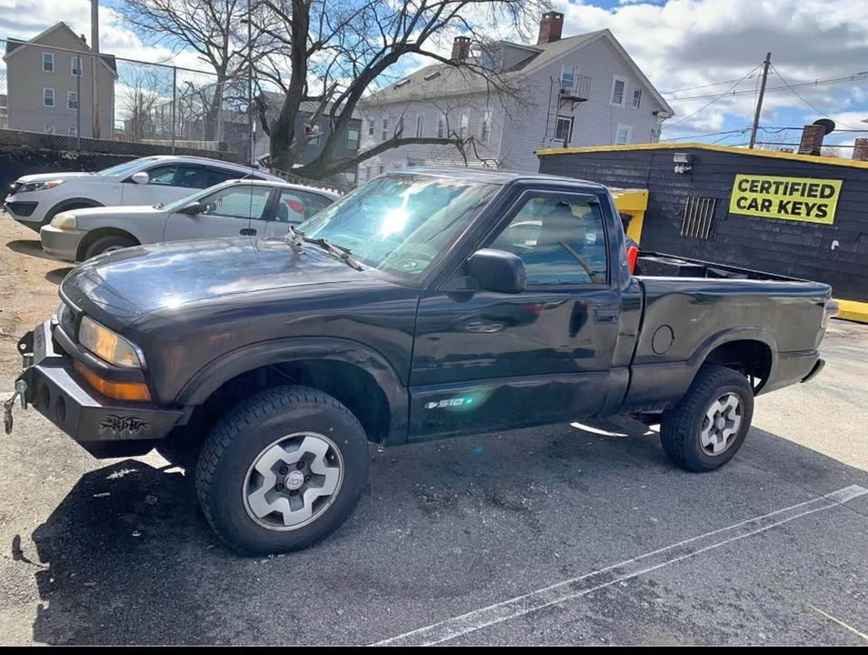 2000 Chevrolet S-10 - Image 4 of 7