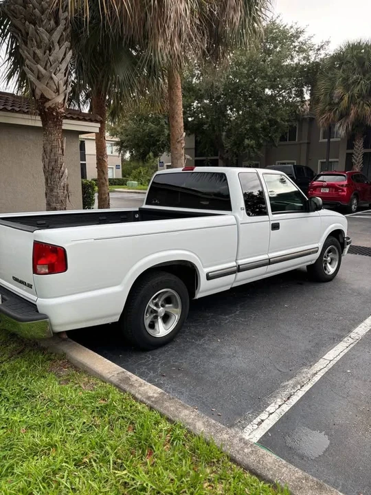2003 Chevrolet S-10 - Image 5 of 10