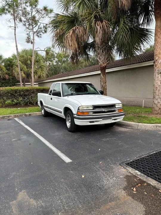 2003 Chevrolet S-10 - Image 4 of 10