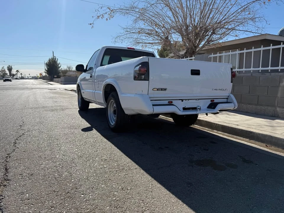 1996 Chevrolet S-10 - Image 2 of 3