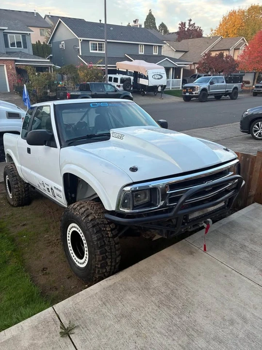 Chevrolet S-10 - Image 2 of 6