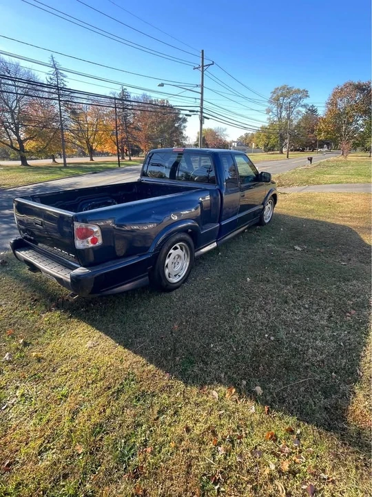 2001 Chevrolet S-10 - Image 2 of 5