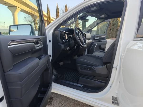 2026 Chevrolet Silverado 4th Gen - Image 12 of 16