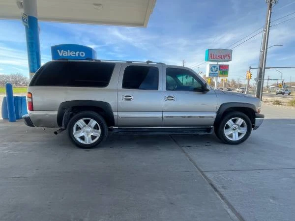 2001 Chevrolet Suburban 9th Gen - Image 2 of 9