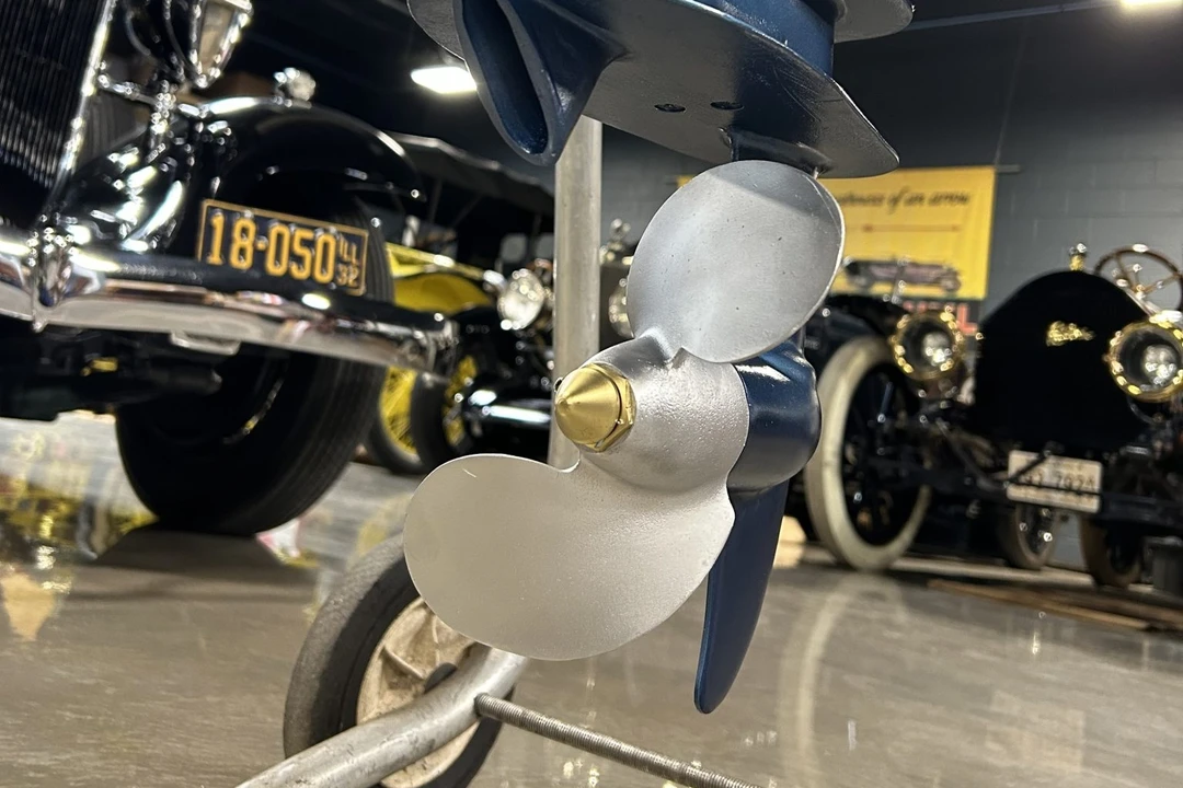 Parts & Memorabilia Engines - Image 5 of 5