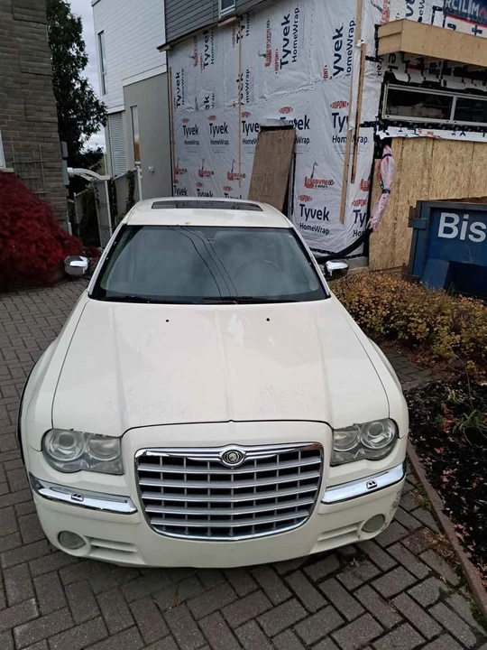 2005 Chrysler 300 (2005-2023) - Image 2 of 4