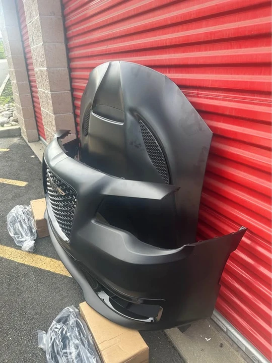 2011 Parts & Memorabilia Bodywork - Image 2 of 3