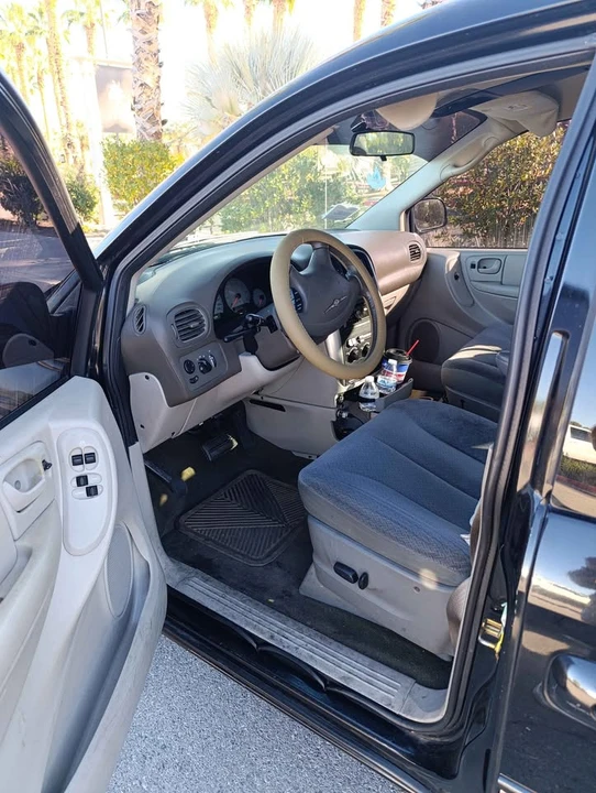 Chrysler Town & Country - Image 4 of 7