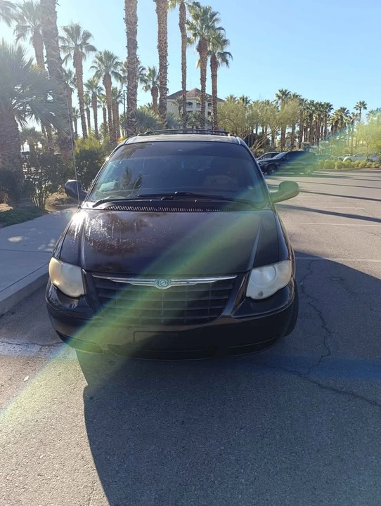 Chrysler Town & Country - Image 7 of 7