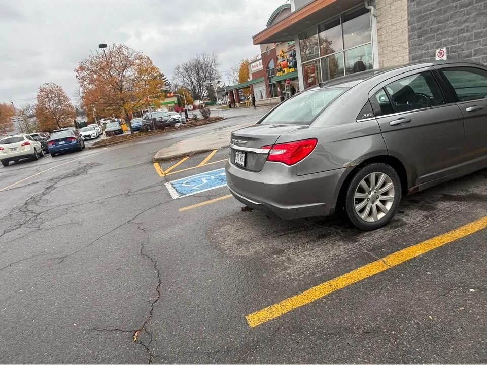 2012 Chrysler 200 - Image 4 of 4