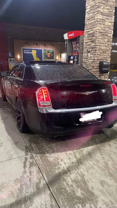 2011 Chrysler 300 (2005-2023) - Image 2 of 2