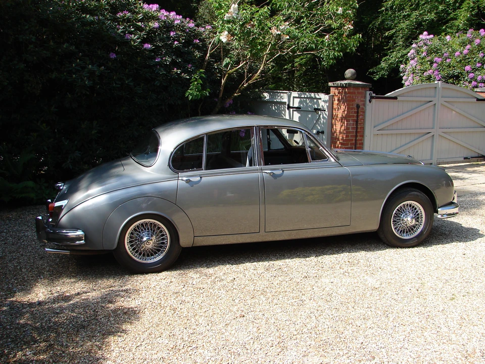 1965 Daimler - Image 2 of 9