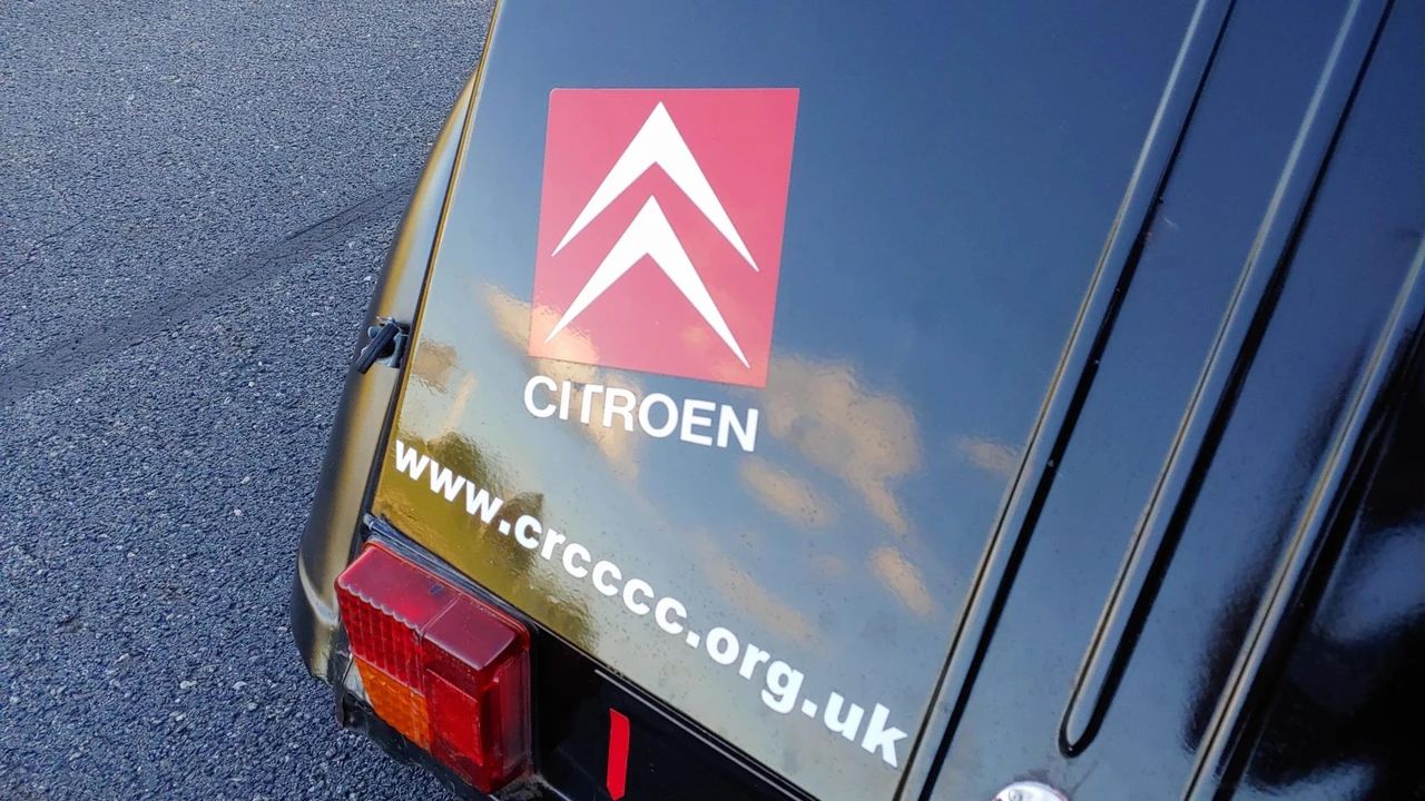 Citroen 2CV - Image 17 of 31