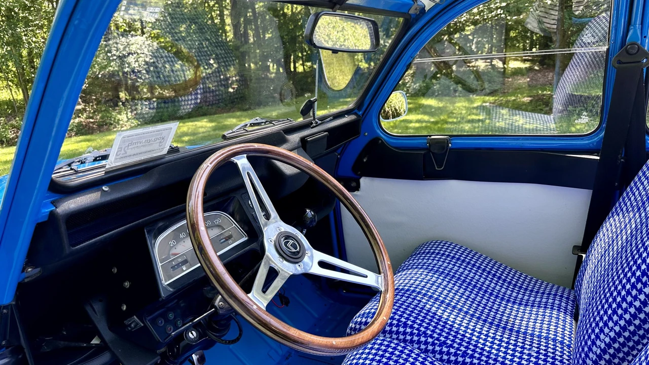 Citroen 2CV - Image 23 of 31