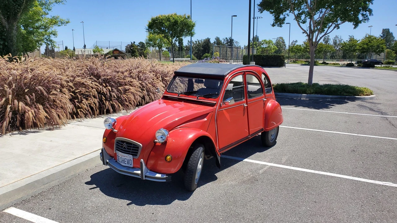 Citroen 2CV - Image 2 of 31