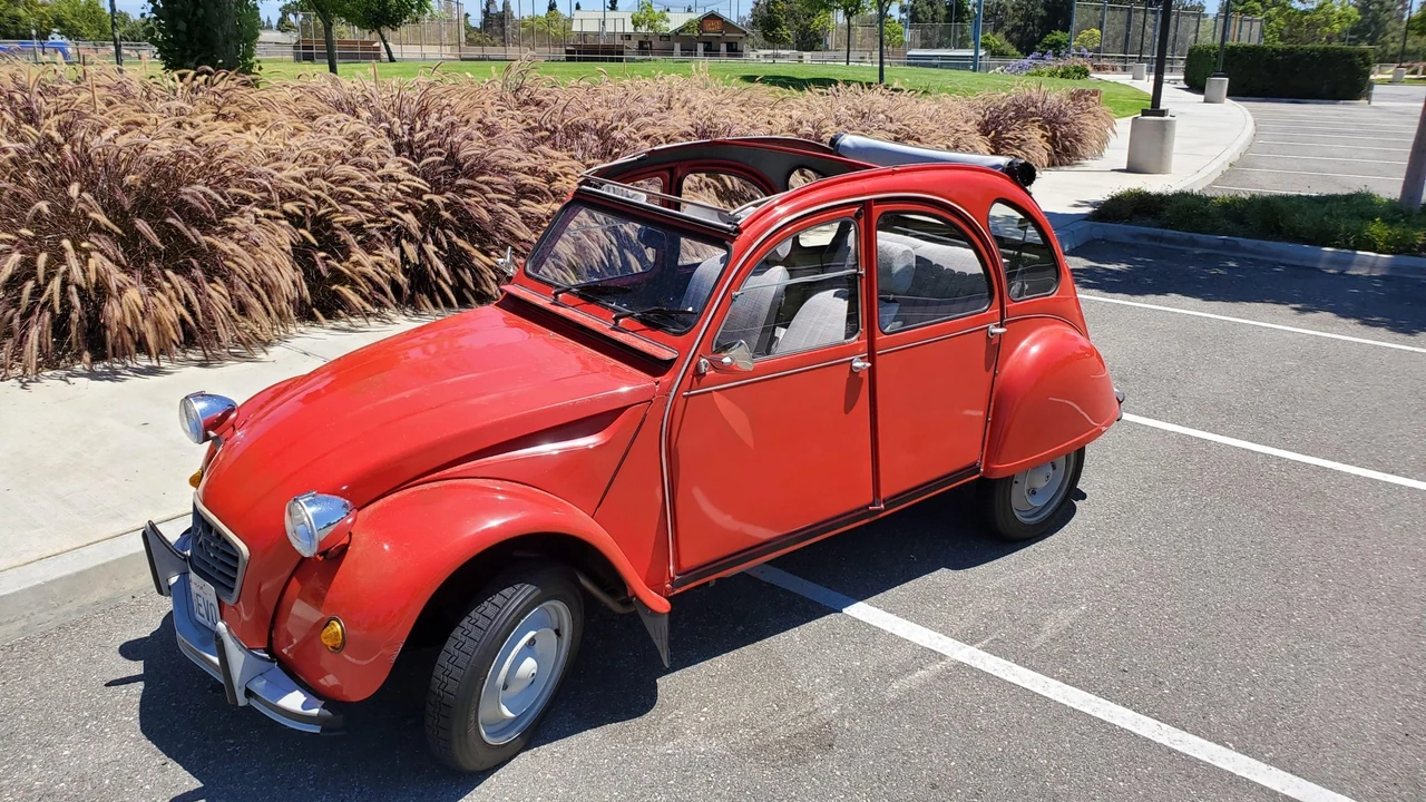 Citroen 2CV - Image 19 of 31