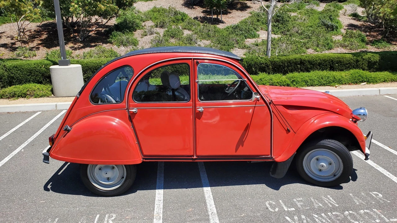 Citroen 2CV - Image 12 of 31