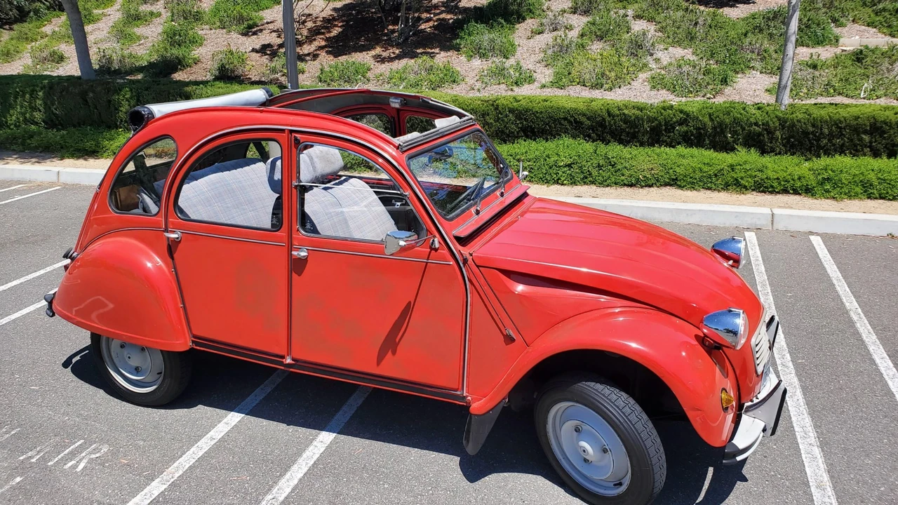 Citroen 2CV - Image 22 of 31