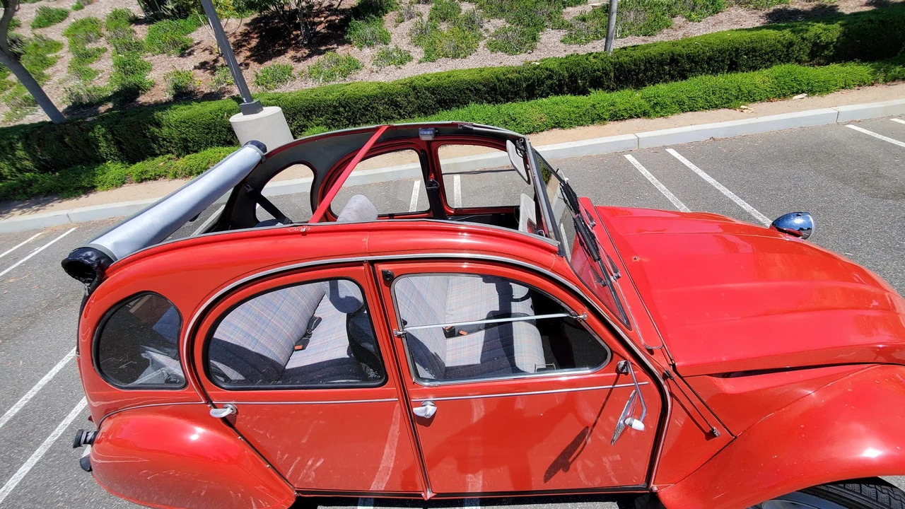 Citroen 2CV - Image 24 of 31