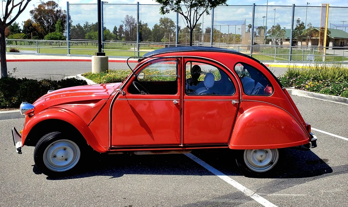 Citroen 2CV - Image 18 of 31