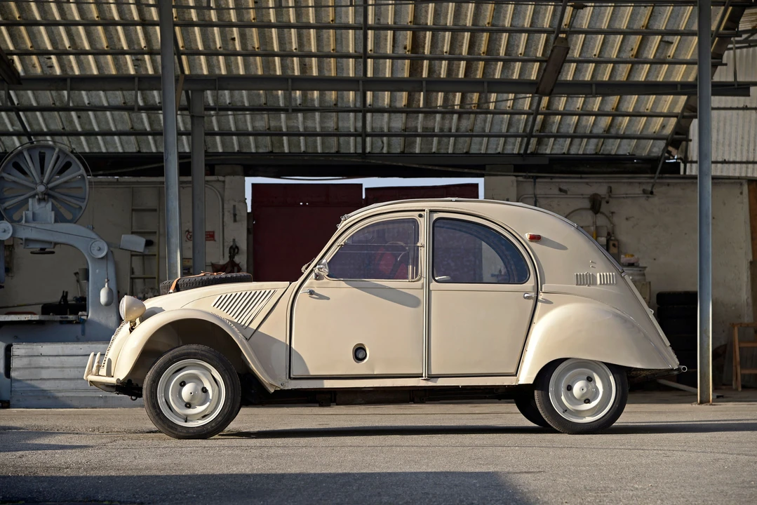 Citroen 2CV Sahara - Image 2 of 13