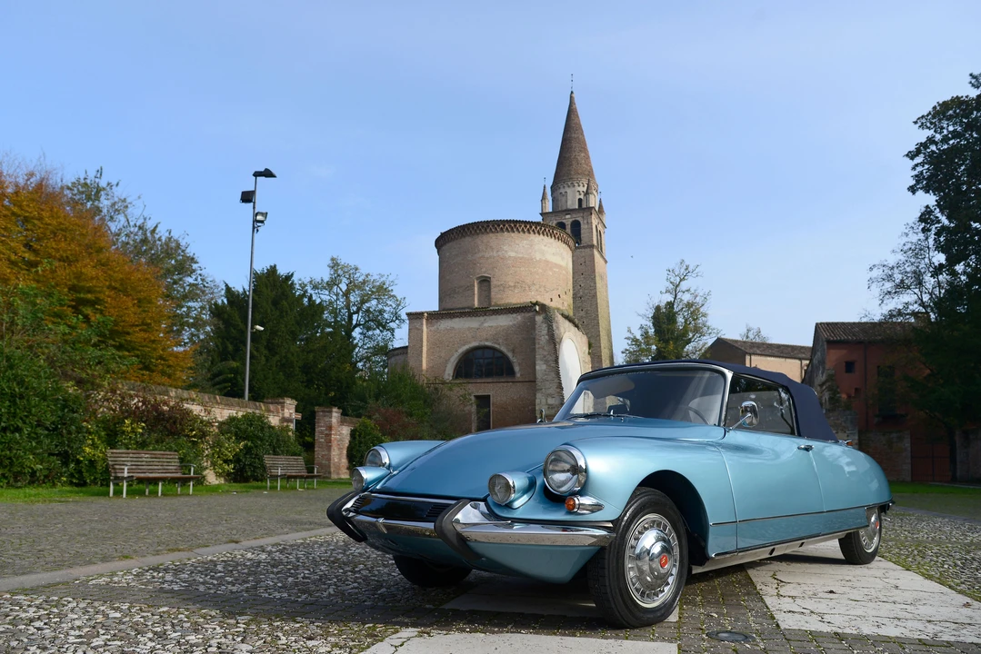 Citroen DS19 - Image 2 of 30