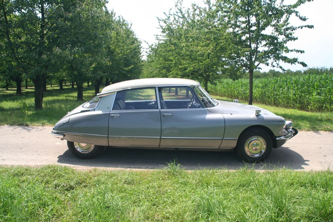 Citroen DS21 - Image 2 of 17