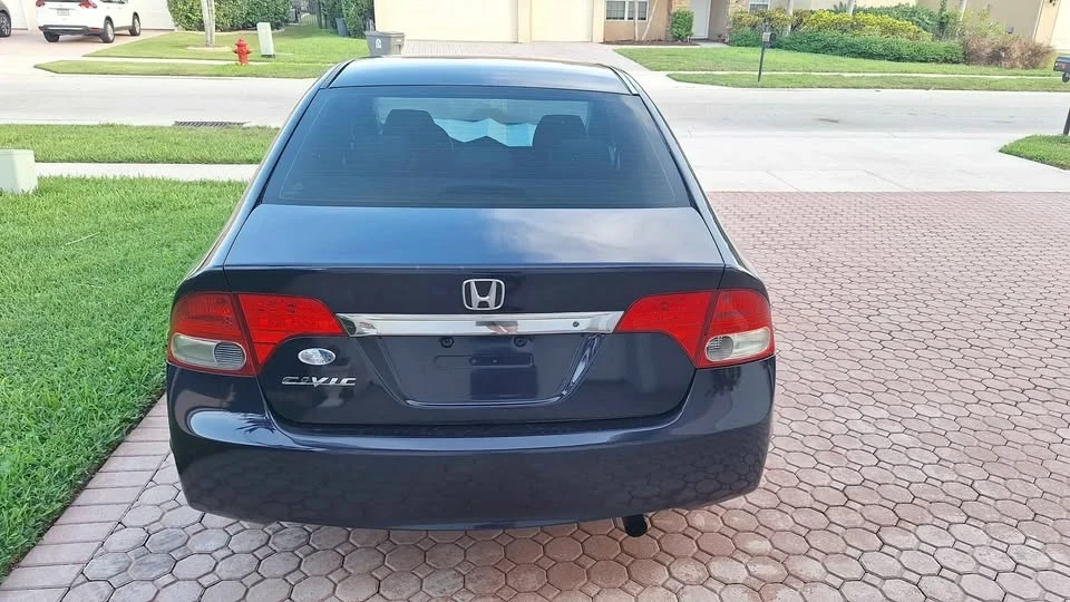 2011 Honda Civic 8th Gen - Image 5 of 10