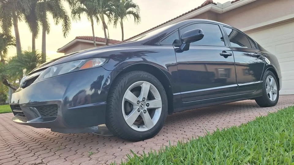 2011 Honda Civic 8th Gen - Image 2 of 10