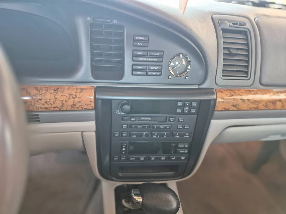 1999 Lincoln Continental 9th Gen - Image 11 of 15