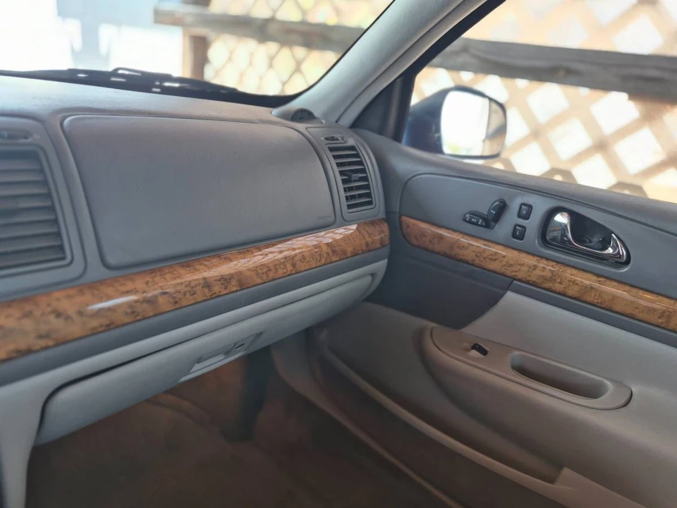 1999 Lincoln Continental 9th Gen - Image 10 of 15