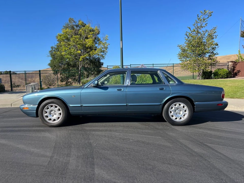2000 Jaguar X308 XJ - Image 2 of 23