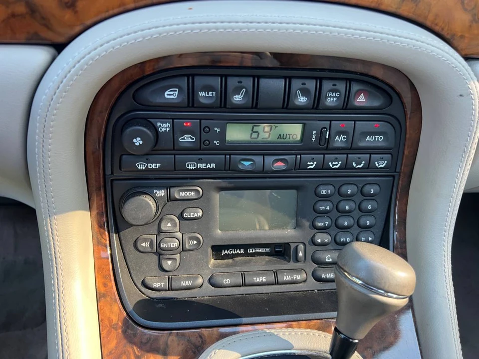 2000 Jaguar X308 XJ - Image 16 of 23