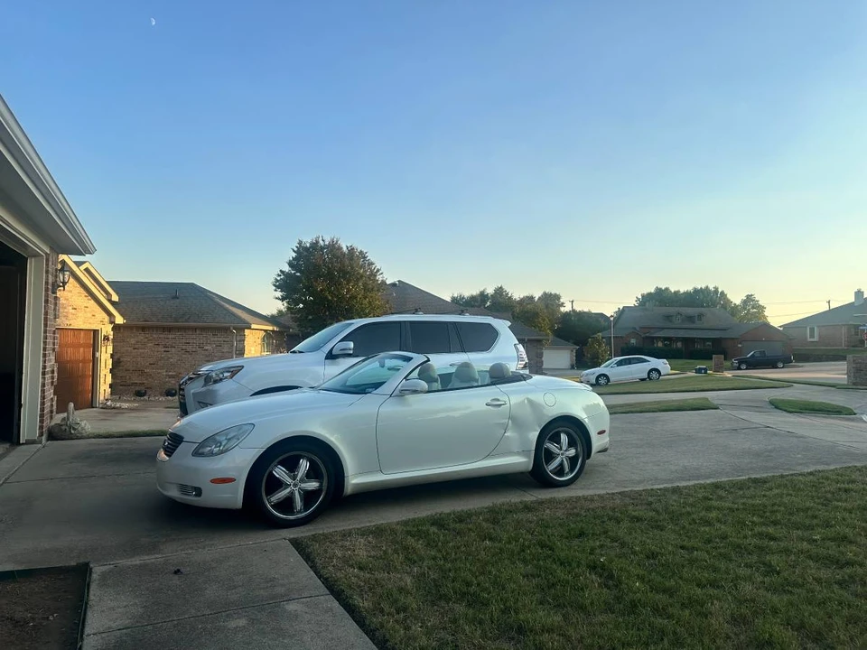 2003 Lexus SC430 - Image 3 of 8