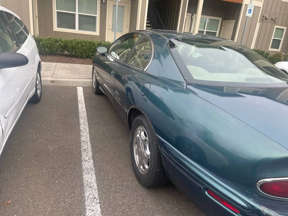 1998 Buick Riviera 8th Gen - Image 4 of 8