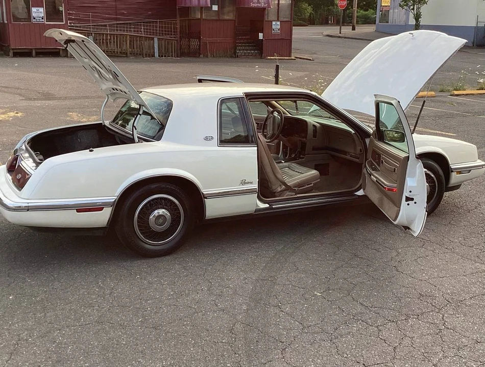 1992 Buick Riviera 4th-7th Gen - Image 13 of 18