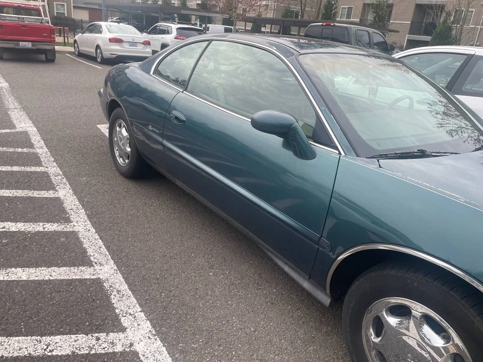1998 Buick Riviera 8th Gen - Image 5 of 8