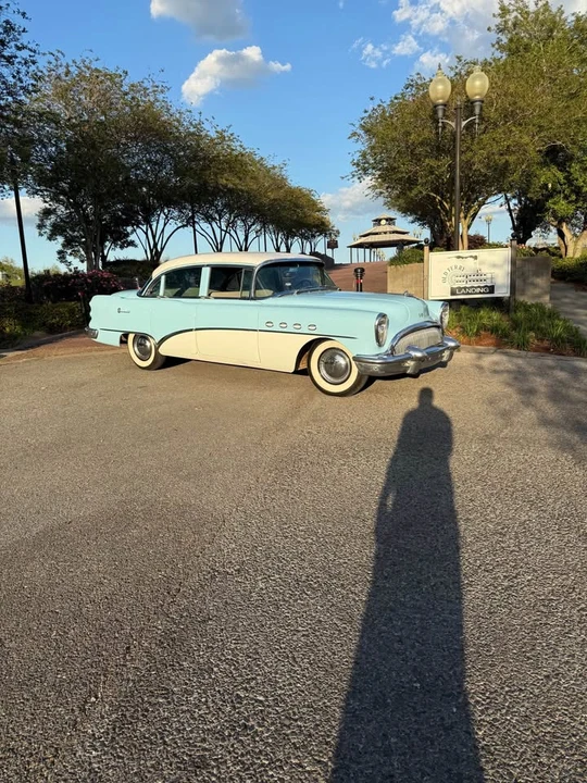 Buick Roadmaster - Image 5 of 10