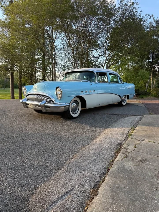 Buick Roadmaster - Image 6 of 10