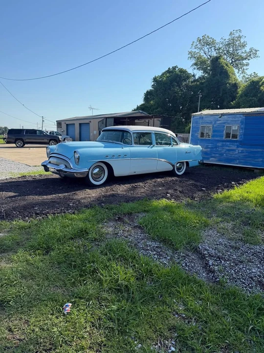 Buick Roadmaster - Image 2 of 10