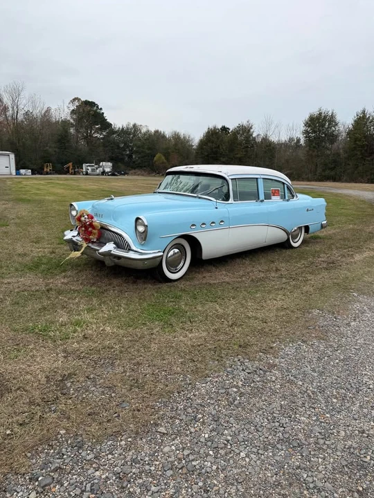 Buick Roadmaster - Image 9 of 10