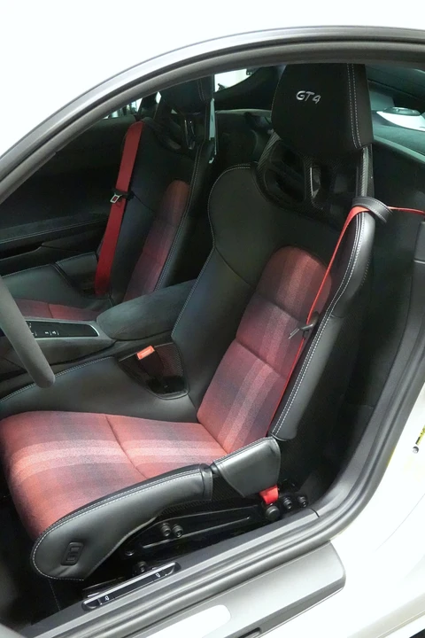 2016 Parts & Memorabilia Seats & Interior - Image 4 of 7