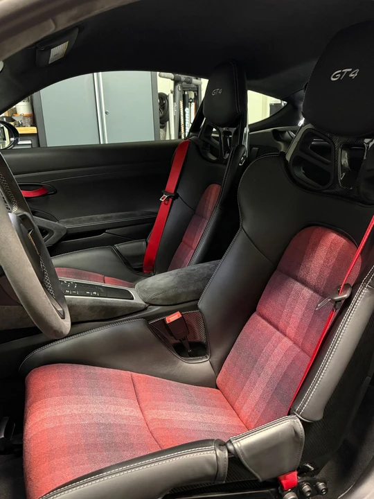 2016 Parts & Memorabilia Seats & Interior - Image 2 of 7